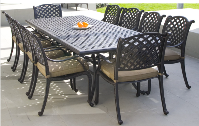 Nassau Dining Setting